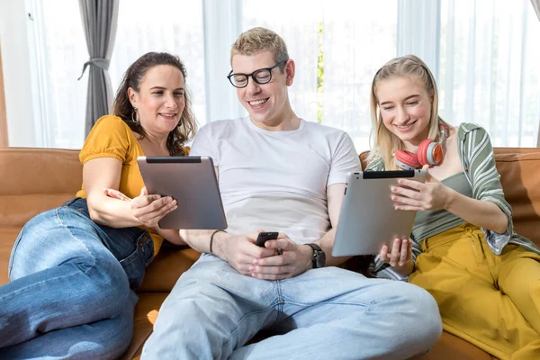 Family Smiling Front Camera Live Streaming Social Network Family Time — Stockfoto