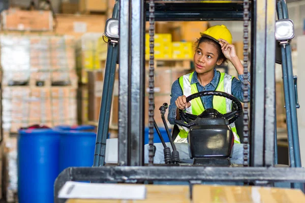 Women Worker Forklift Driver Happy Working Industry Factory Logistic Ship — Stockfoto