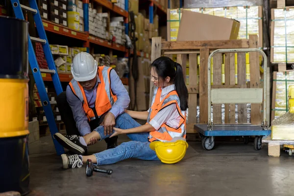 First Aid Support Accident Work Worker Factory Woman Worker Has — Stockfoto