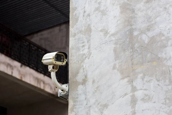Online Security Cctv Kameraövervakningssystem Utomhus Huset Suddig Natt Stad Landskap — Stockfoto