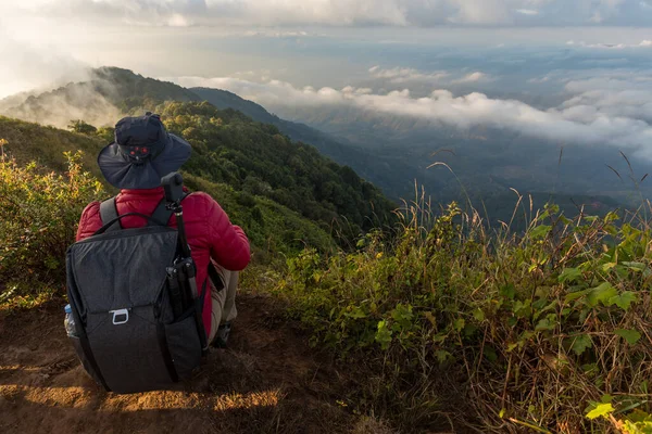 Traveling Man Taking Rest Her Hike Enjoying Views Mountain Man — Photo