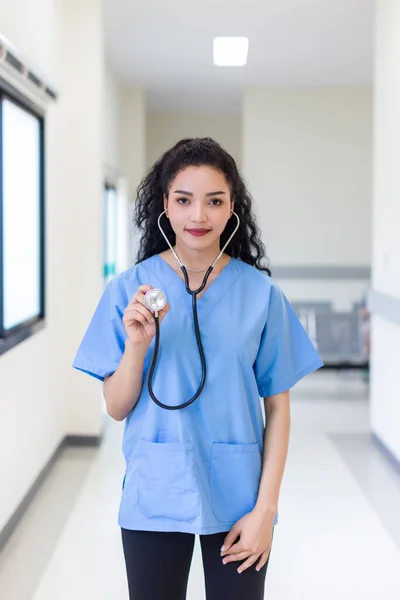 Female Doctor Stands Hospital Healthcare Worker Woman Pharmacist Stethoscope Smiling — Stock Photo, Image