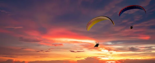 Skydiving Sunset Landscape Parachutist Flying Soft Focus Para Motor Flying — Stock Photo, Image