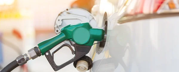 Üzemanyag Feltöltése Feltöltése Állomáson Tankolás Benzinkúton Üzemanyaggal Feltölteni Gépet Autó — Stock Fotó