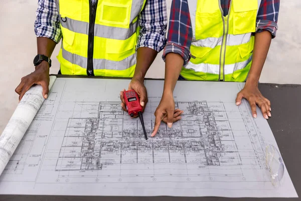 Engineers Draft Plan Building Constructing Site Engineer Working Building Site — Fotografia de Stock