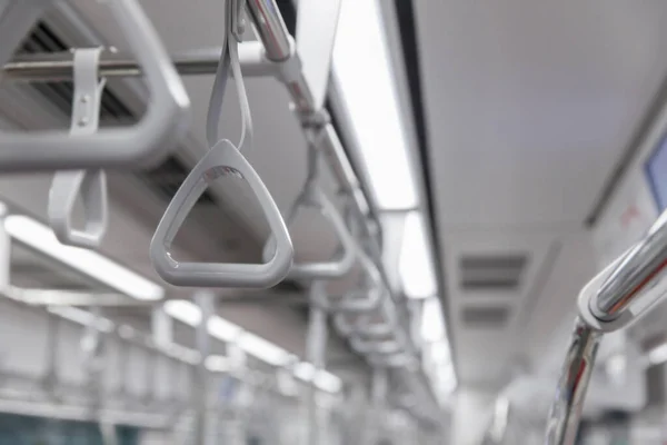 Asas Para Pasajeros Pie Dentro Del Tren Subterráneo Barandilla Metro —  Fotos de Stock