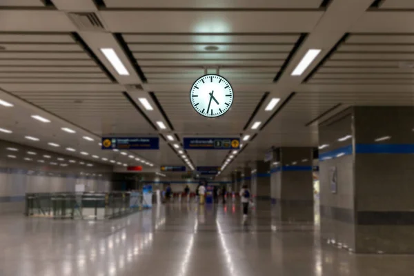 Reloj Estación Metro Gran Reloj Cara Transporte Público Una Plataforma —  Fotos de Stock