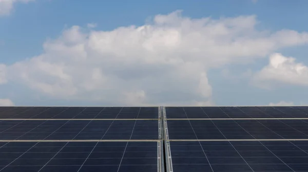 Panele Słoneczne Dachu Dla Zielonej Energii — Zdjęcie stockowe