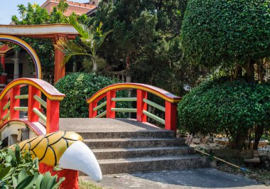 kırmızı köprü ile Çin Bahçe