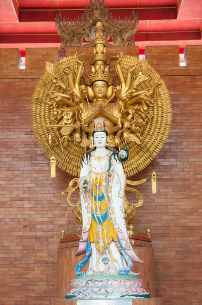 Diosa de la misericordia Guan yin estatua —  Fotos de Stock