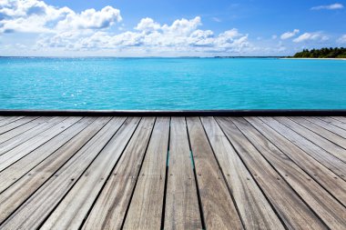 tropik bir adada boş deniz İskelesi