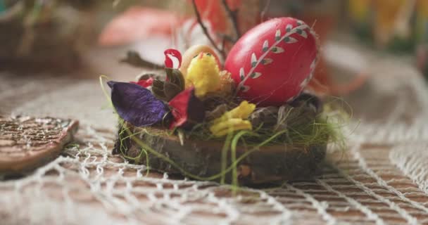 Målat påskägg dekorerat till påsk. Polsk tradition. — Stockvideo