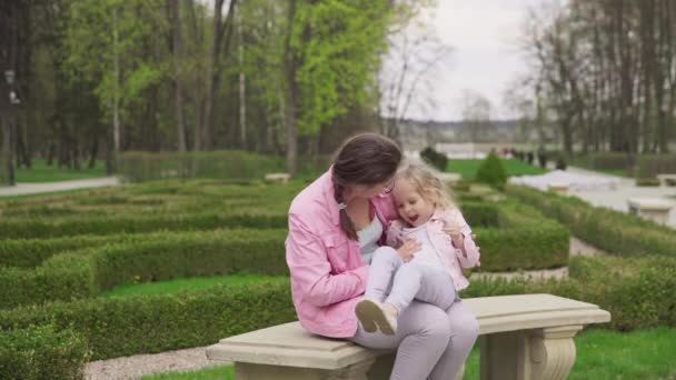 Girl Swings Her Knees Nanny Comes Goes Bench Lawn Relaxing — Vídeo de Stock