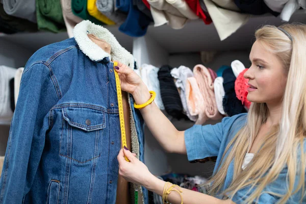 Clothing Designer Measures Exact Parts Denim Jacket Replaced New Ones — Foto de Stock