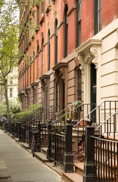 Rij van appartementen in greenwich village, new york — Stockfoto