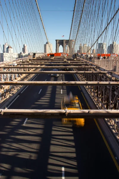 Cars and on the Brooklyn Bridge, New York — Stock Photo, Image