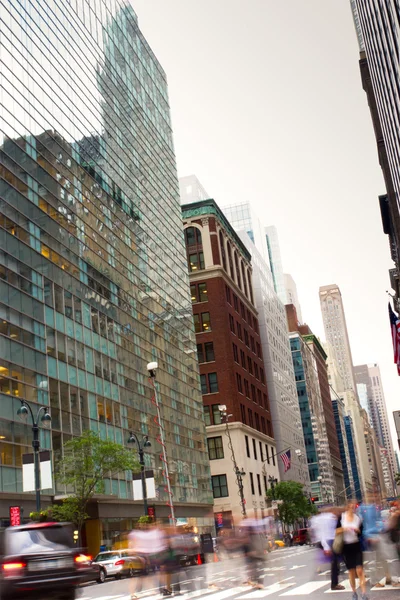 Hora punta en la Quinta Avenida, Nueva York — Foto de Stock