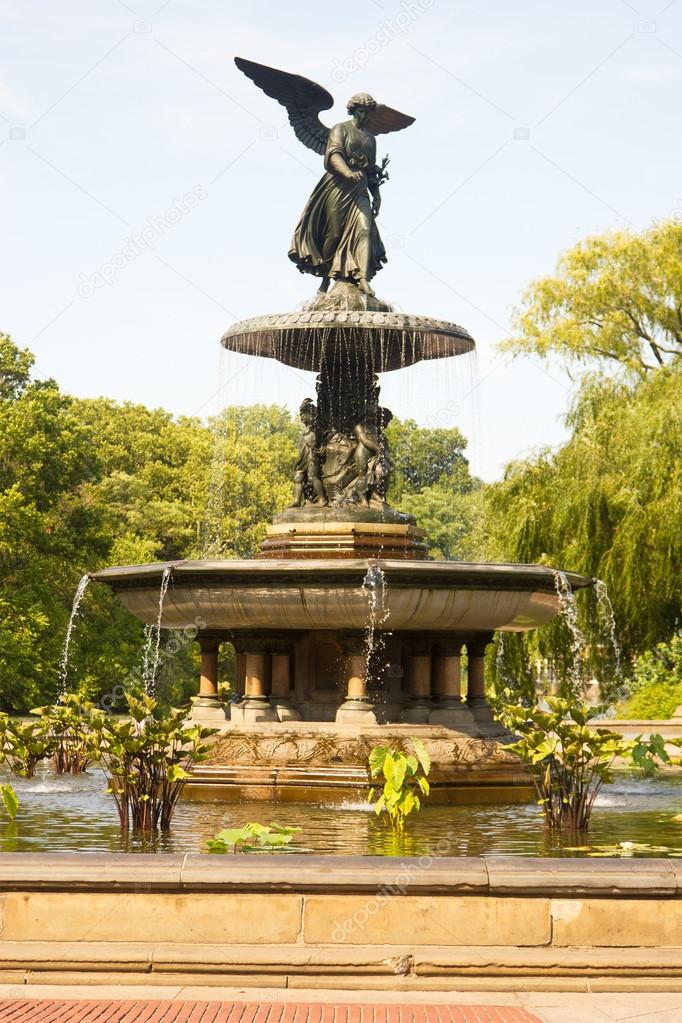 Fuente Bethesda, Central Park  Bethesda fountain central park, Bethesda  fountain, Manhattan skyline