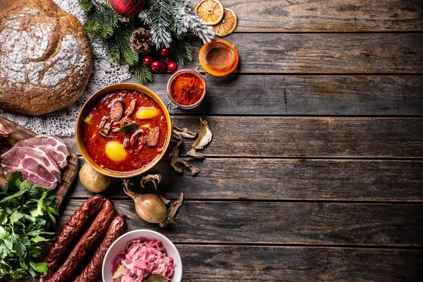 Top View Bij Koolsoep Kapustnica Ingrediënten Voor Bereiding Zuurkool Worst — Stockfoto