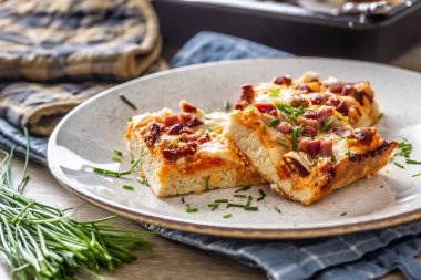 Slovakya ulusal yemeği podpecnik, podplamennik veya posuch. Slovakya ulusal yemeği ekşi ekmek, bryndza, ekşi krema, pastırma ve soğan yapılır.. 