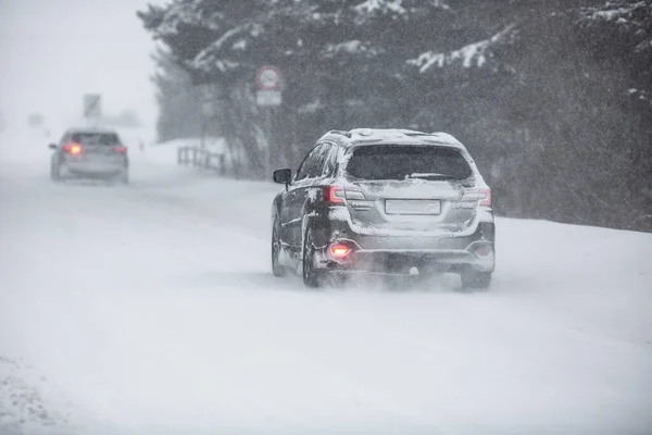 Liptov Eslovaquia Enero 2022 Coche Cubierto Nieve Conduciendo Tormenta Nieve —  Fotos de Stock