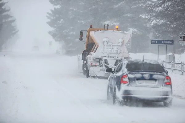 Liptov Eslovaquia Enero 2022 Arado Nieve Despeja Camino Para Los —  Fotos de Stock