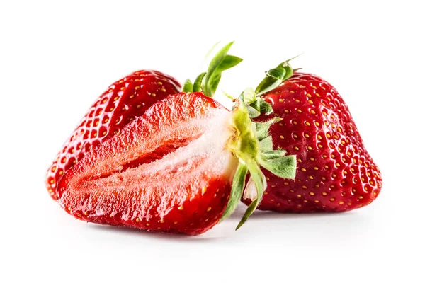 Drei Frische Erdbeeren Auf Einem Isolierten Weißen Hintergrund — Stockfoto