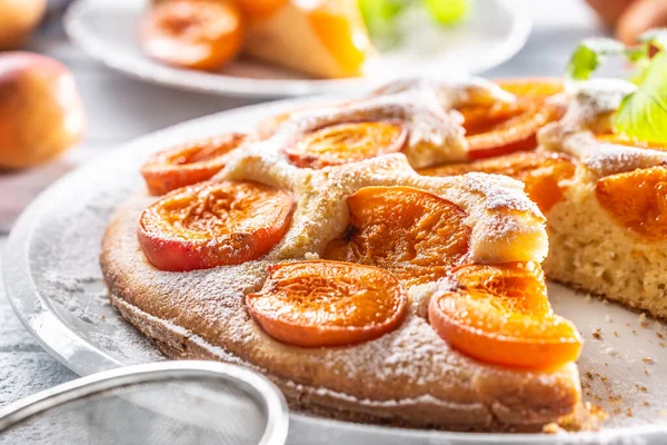 Apricot Pie White Plate Apricots Mint Powdered Sugar Kitchen Table — Stock Photo, Image