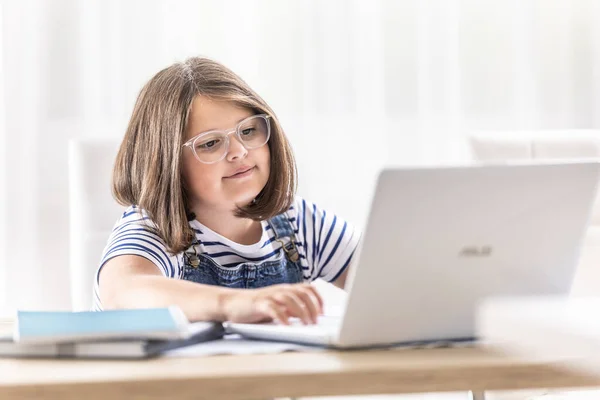 Faced Girl Wearing Glasses Sits Laptop Looking — Stok fotoğraf