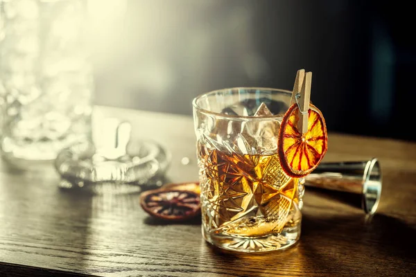 Gammaldags Klassisk Cocktail Drink Kristallglas Bardisk — Stockfoto
