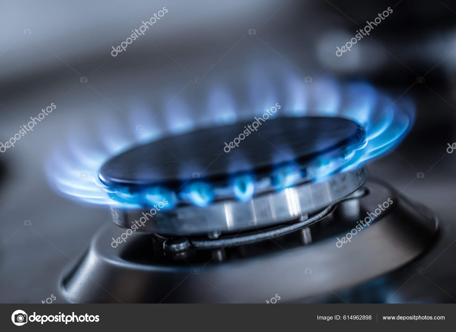 Brûleur Gaz Brûle Avec Flamme Bleue D'un Poêle Propane Butane image libre  de droit par weyo © #614962898