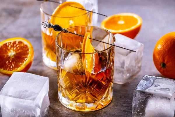 Verres Cocktails Old Fashioned Avec Des Oranges Des Glaçons — Photo