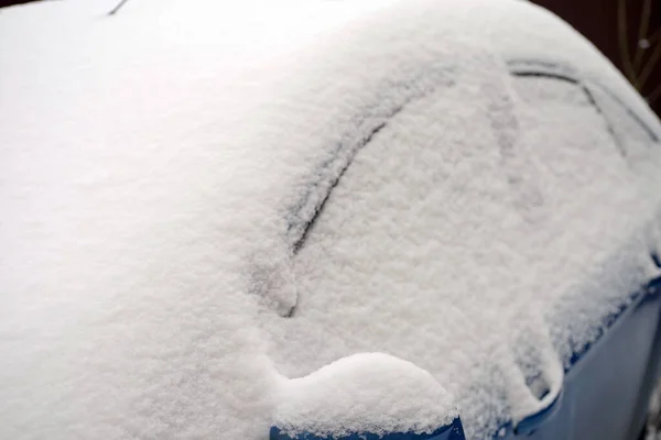 Samochody Pokryte Śniegiem Burzy Śnieżnej Skupienie Selektywne — Zdjęcie stockowe
