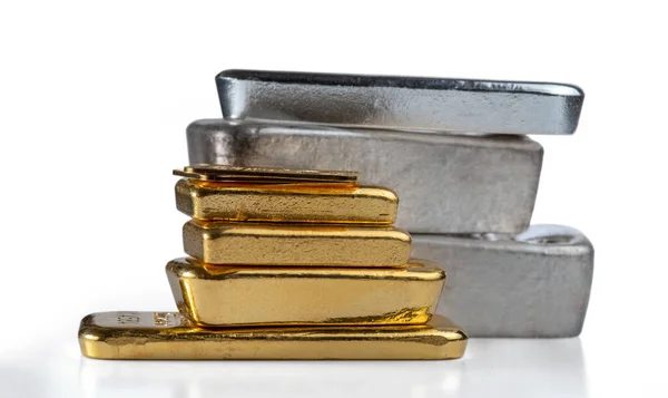 Una Pila Barras Oro Plata Diferente Peso Aislado Sobre Fondo — Foto de Stock