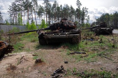 Rus tankları Ukrayna ordusu tarafından Kyiv bölgesinde imha edildi. Seçici odak. 