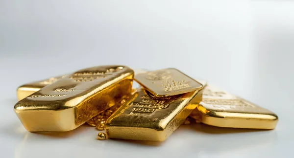 Several Different Gold Bars Lie Pile Gold Pellets Selective Focus — Stockfoto