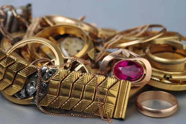 Scrap Precious Metals Soft Focus Old Broken Jewelry Watches Gold — Stock Photo, Image