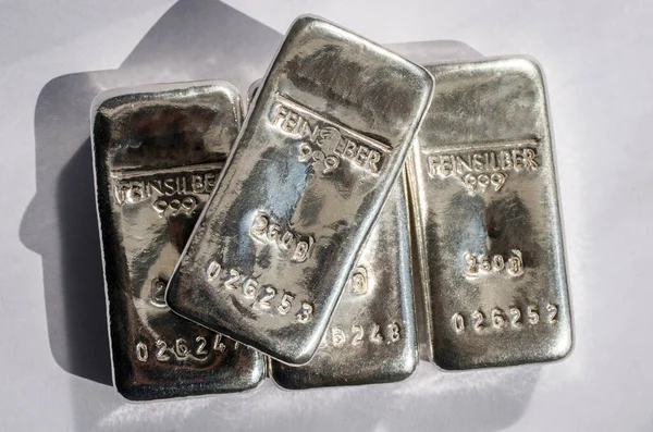 Her Biri 250 Gram Ağırlığında Dört Gümüş Çubuk Almanya Dört — Stok fotoğraf