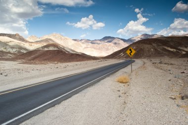 Ölüm Vadisi yolu