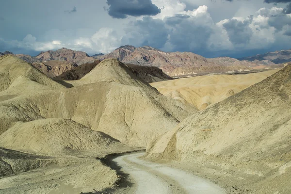 Vägen i death valley national park — Stockfoto