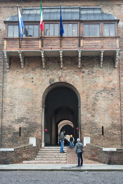 In front of the castle of Ferrara — Stock Photo, Image