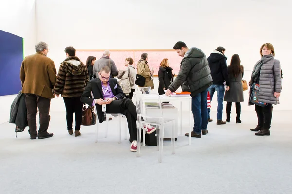 En una feria de arte — Foto de Stock