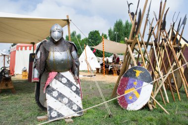 ortaçağ zırh ve silah