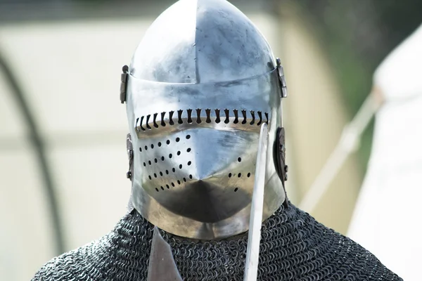 Шлем средневекового рыцаря — стоковое фото
