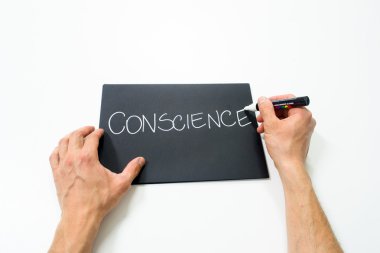 iki el bir siyah arka plan üzerine 