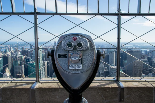 Telescope to observe the city — Stock Photo, Image