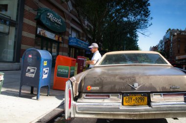 eski bir cadillac