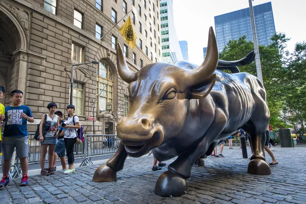 Toro de carga de Wall Street —  Fotos de Stock