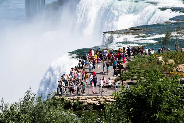 Turisztikai Niagara vízesés Stock Fotó