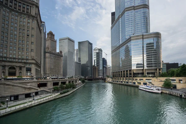 Water taxi in chicago — Stock Photo, Image